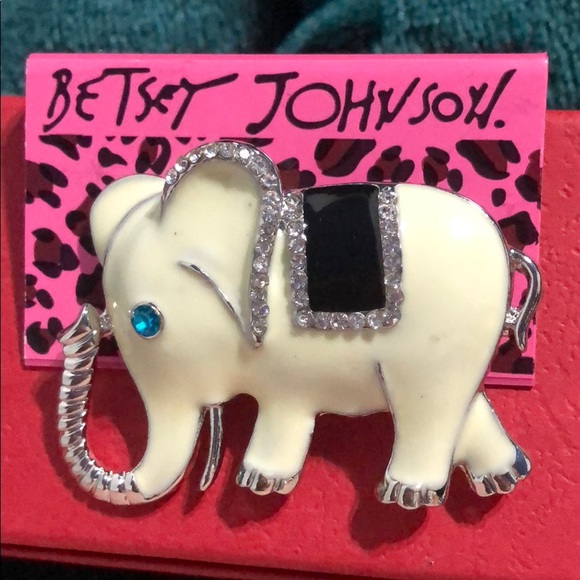 Betsey Johnson Jewelry - Betsey Johnson 🐘Elephant Pin